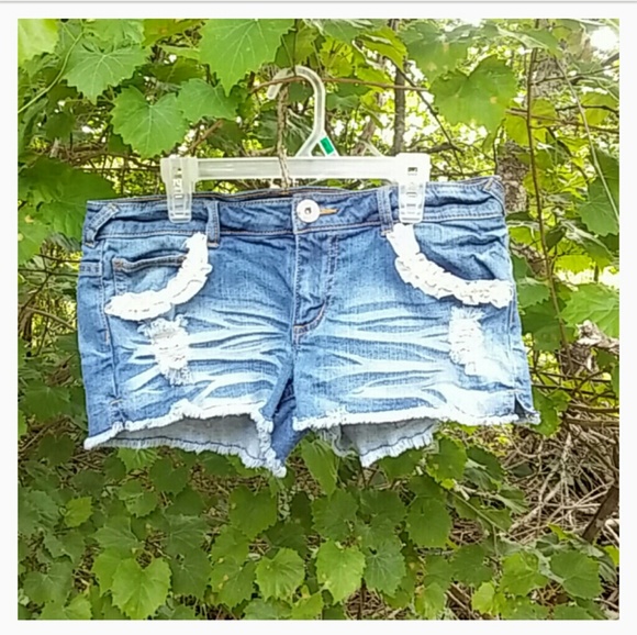 Pretty Jean Shorts - Picture 1 of 3